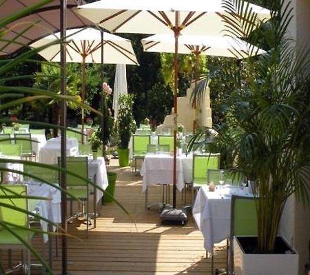 Logis Hotels - Le Pont Bernet - Hotel 2 Etoiles Et Restaurant Le Pian-Médoc Exterior foto