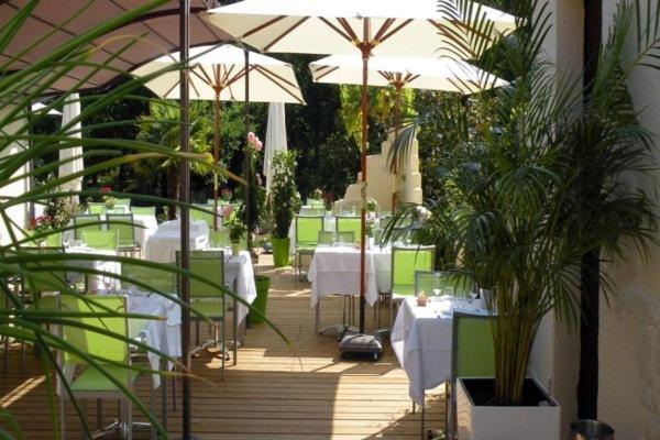 Logis Hotels - Le Pont Bernet - Hotel 2 Etoiles Et Restaurant Le Pian-Médoc Exterior foto