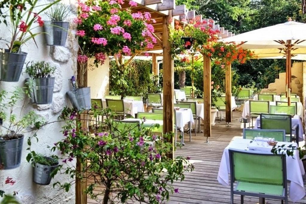 Logis Hotels - Le Pont Bernet - Hotel 2 Etoiles Et Restaurant Le Pian-Médoc Exterior foto